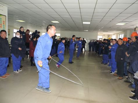 宁夏蓝丰举行迎新年职工拔河、跳绳比赛